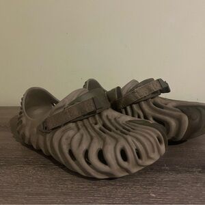 Saelene Burbury Crocs Men’s Size 11